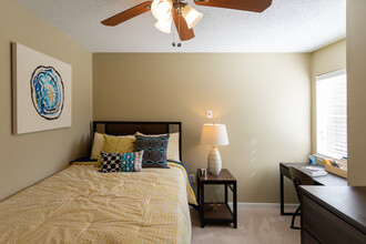 Hawks Landing in Oxford, OH - Building Photo - Interior Photo