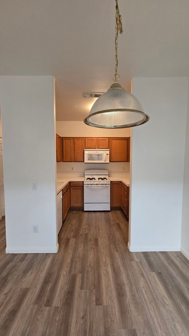 716 Meadow Grove Ct in Bakersfield, CA - Building Photo - Building Photo