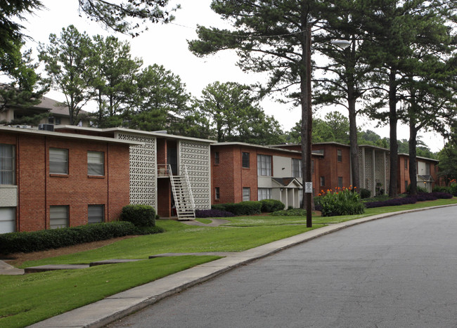 Lenox Woods in Atlanta, GA - Building Photo - Building Photo