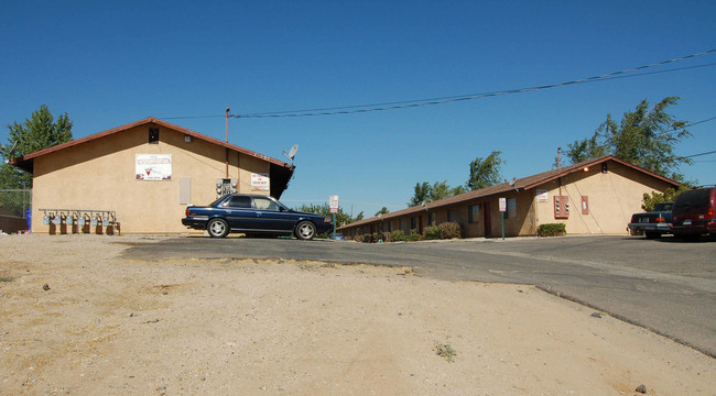 Hesperia Manor Apartments in Hesperia, CA - Building Photo - Building Photo