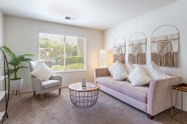 The Willows in Davis, CA - Foto de edificio - Interior Photo