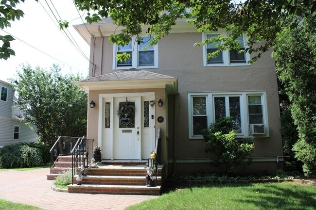 614 5th Ave in New Hyde Park, NY - Building Photo - Building Photo