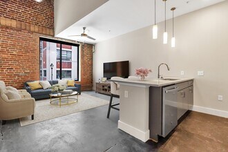 The Watkins at Shockoe in Richmond, VA - Foto de edificio - Building Photo
