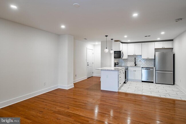 21 Gay St-Unit -201 in Phoenixville, PA - Foto de edificio - Building Photo