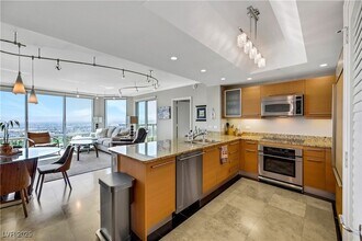 322 E Karen Ave in Las Vegas, NV - Building Photo - Building Photo