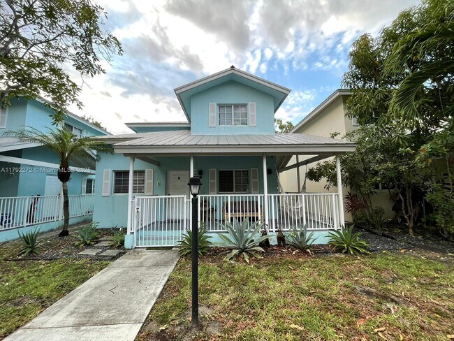 325 NW 19th Ln in Miami, FL - Building Photo - Building Photo