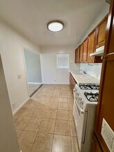 11228 Oxnard St-Unit -# A in Los Angeles, CA - Building Photo - Building Photo