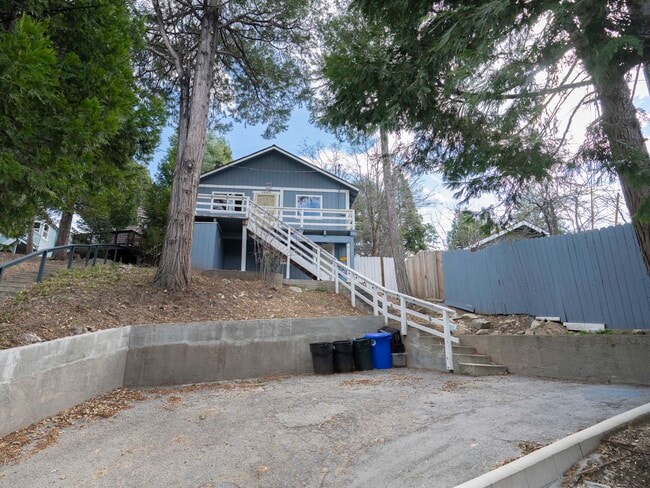 26425 Lake Forest Dr in Lake Arrowhead, CA - Building Photo - Building Photo