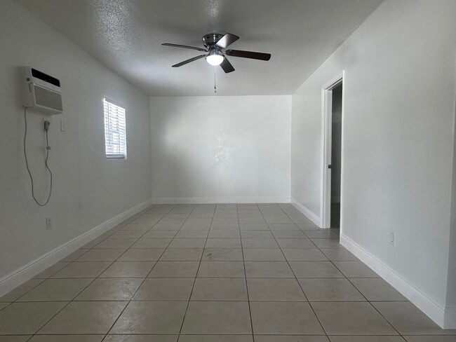 3874 7th Ave N in Lake Worth Beach, FL - Foto de edificio - Building Photo