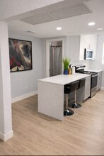 3915 N Meridian Ave, Unit 203 in Miami Beach, FL - Building Photo - Building Photo