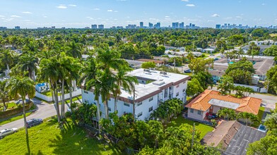 King Arthur Apartments in Hollywood, FL - Building Photo - Building Photo