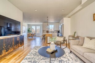 516 NE 56th Ave in Portland, OR - Building Photo