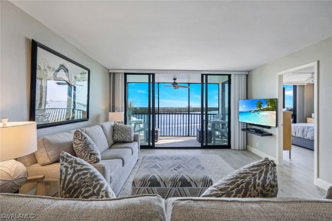 4253 Bay Beach Ln