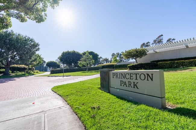 227 Stanford in Irvine, CA - Building Photo - Building Photo