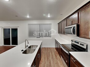 193 N Dry Crk Rd in Saratoga Springs, UT - Building Photo - Building Photo