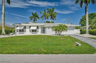 4520 SE 9th Ave in Cape Coral, FL - Building Photo - Building Photo