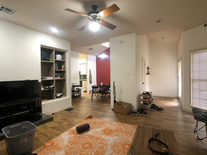 3200 Duval St, Unit 308 in Austin, TX - Building Photo - Building Photo