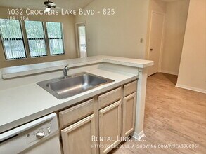 4032 Crockers Lake Blvd in Sarasota, FL - Building Photo - Building Photo