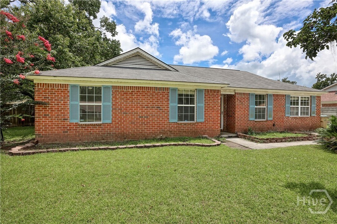 110 Laurelwood Dr in Savannah, GA - Building Photo