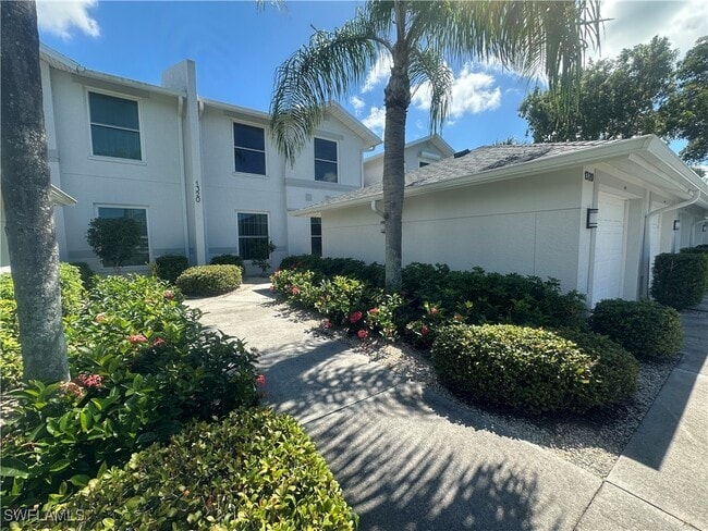 1320 Charleston Square Dr in Naples, FL - Building Photo - Building Photo