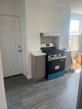 17 S Macquesten Pkwy, Unit 2nd floor in Mount Vernon, NY - Building Photo - Building Photo