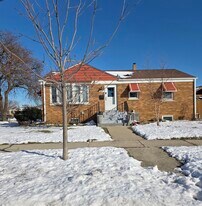 9945 Sunnyside Ave in Schiller Park, IL - Building Photo