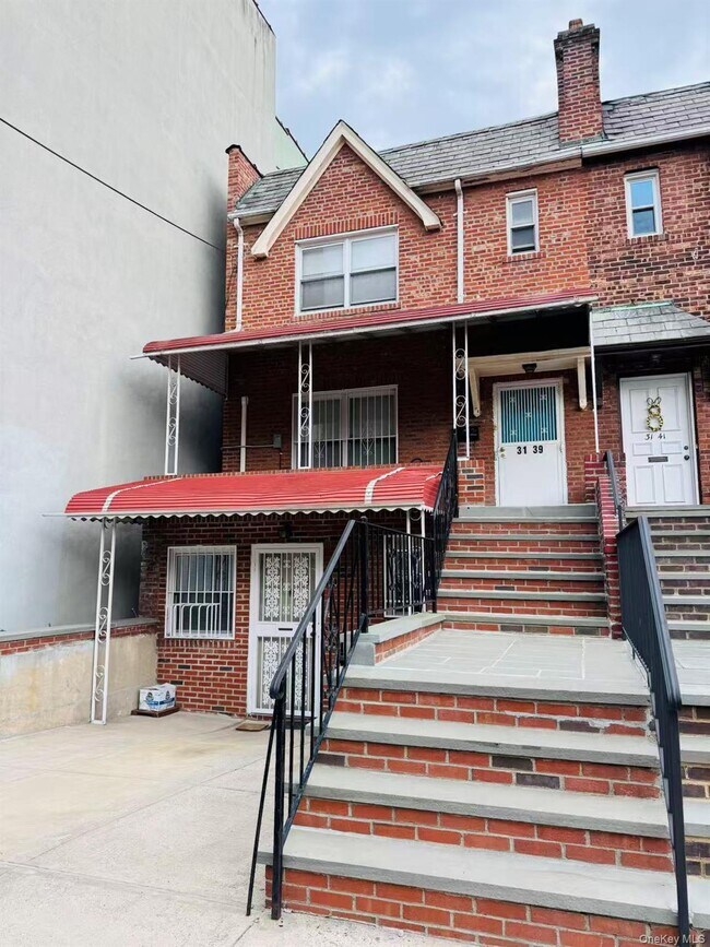 property at 31-39-39 30th St