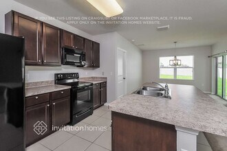 10028 Geese Trail Cir in Sun City Center, FL - Foto de edificio - Building Photo