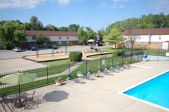 Country Lake Estates in Indianapolis, IN - Foto de edificio - Building Photo