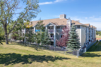 2222 Vermillion St NE in Calgary, AB - Building Photo - Building Photo