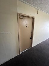2501 Riverside Dr in Coral Springs, FL - Building Photo - Building Photo