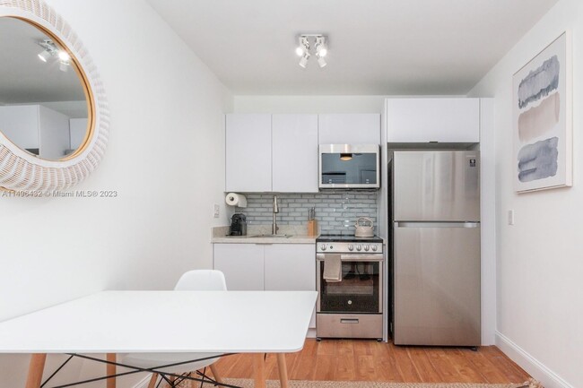 6509 NE 5th Ave-Unit -RED in Miami, FL - Foto de edificio - Building Photo