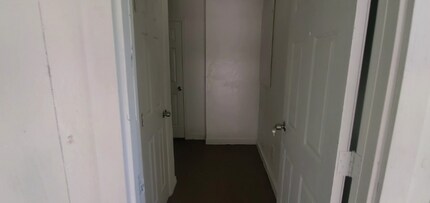 2270 Johnson St-Unit -B in Beaumont, TX - Building Photo - Building Photo