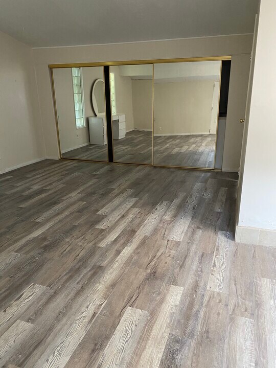 19700 Friar St in Woodland Hills, CA - Building Photo