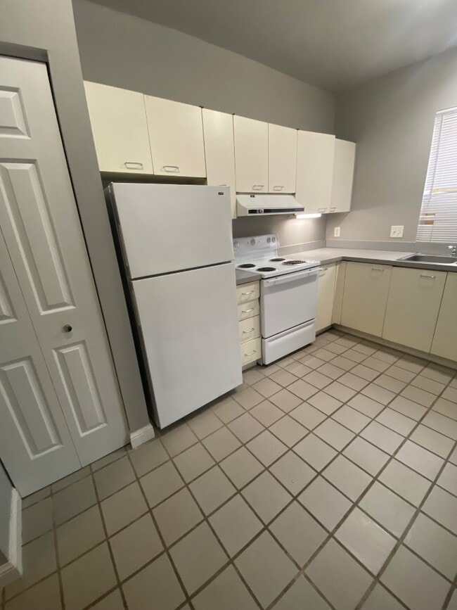 property at 913 Geyer Ave