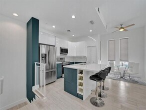 703 SE 16th Ct in Fort Lauderdale, FL - Building Photo - Building Photo