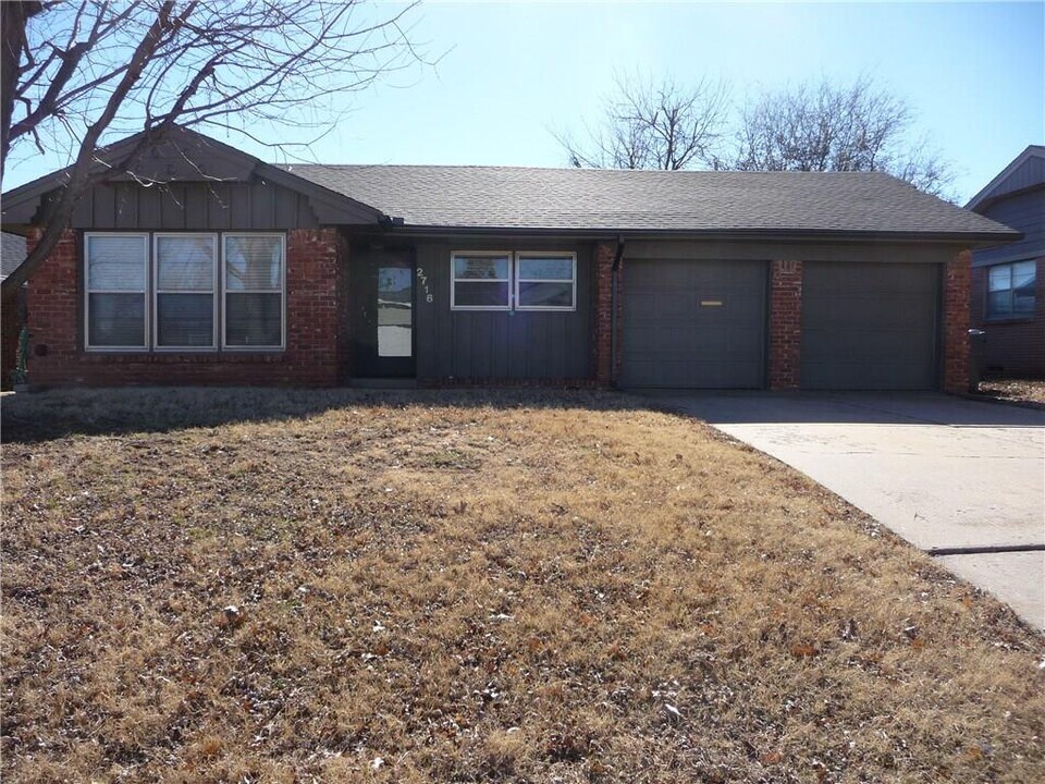 2716 Orlando Rd in The Village, OK - Building Photo
