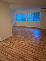 Tarzana Tennis Club Apartments in Tarzana, CA - Building Photo