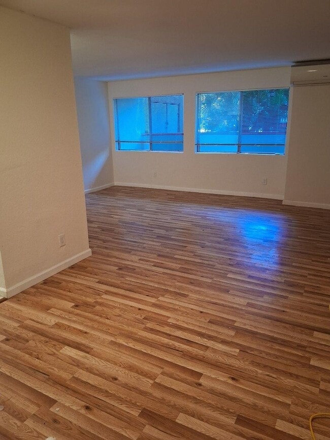 Tarzana Tennis Club Apartments