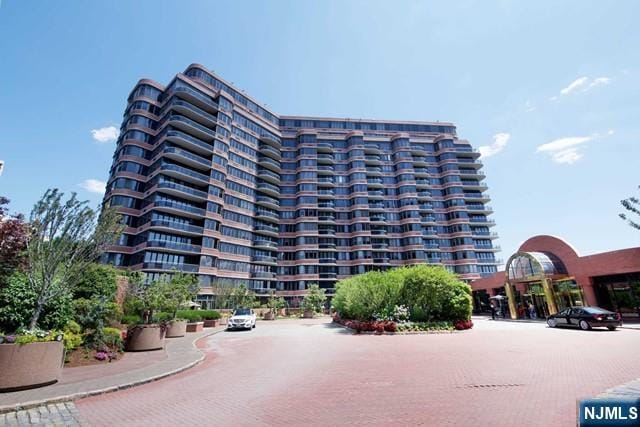 100 Carlyle Dr in Cliffside Park, NJ - Building Photo - Building Photo