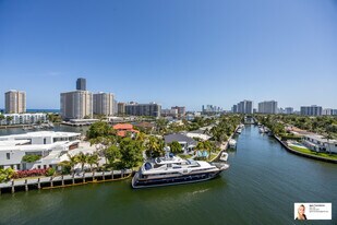 137 Golden Isles Dr in Hallandale Beach, FL - Building Photo