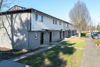 Melrose Court Apartments in Portland, OR - Foto de edificio - Building Photo