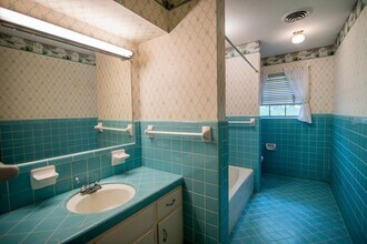 1701 Ave R in Huntsville, TX - Building Photo - Building Photo