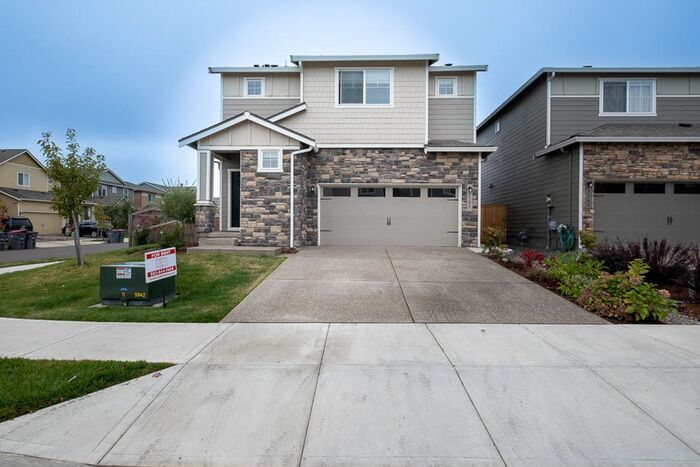 2303 NW Yohn Ranch Dr in McMinnville, OR - Building Photo