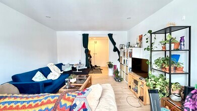 3795 Saint-Kévin Av in Montréal, QC - Building Photo - Building Photo