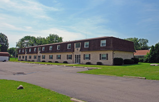 990 Somerset Dr Apartments