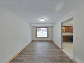 4845 Orleans Ln N in Plymouth, MN - Foto de edificio - Building Photo