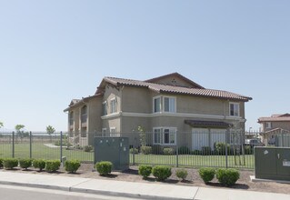 Villa Escondido in Orange Cove, CA - Building Photo - Building Photo