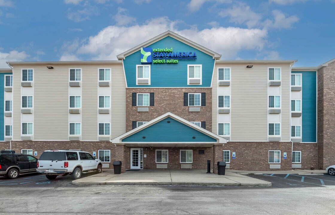 Furnished Studio-Indianapolis - West in Indianapolis, IN - Foto de edificio