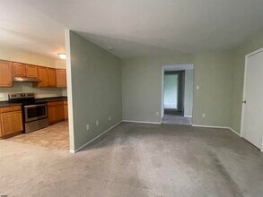 2142 Rhododendron Ct in Hamilton, NJ - Building Photo - Building Photo
